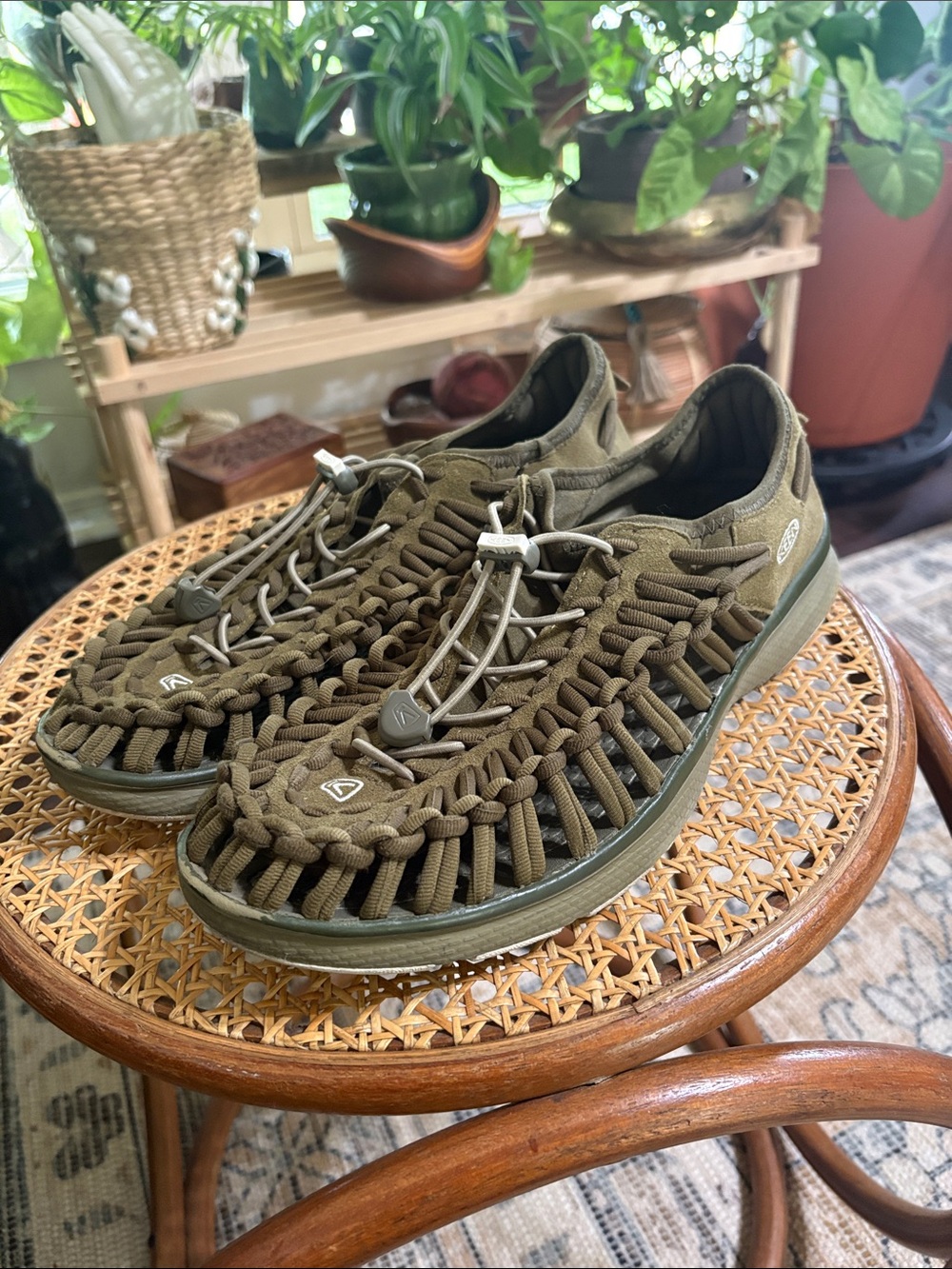 Keen UNEEK shoe. Size 10